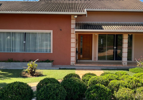 Casa de Campo Exclusiva com 900m² – Marina